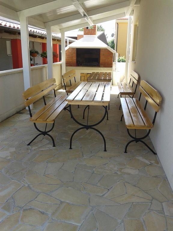 Apartments Ayla Vir Exterior photo